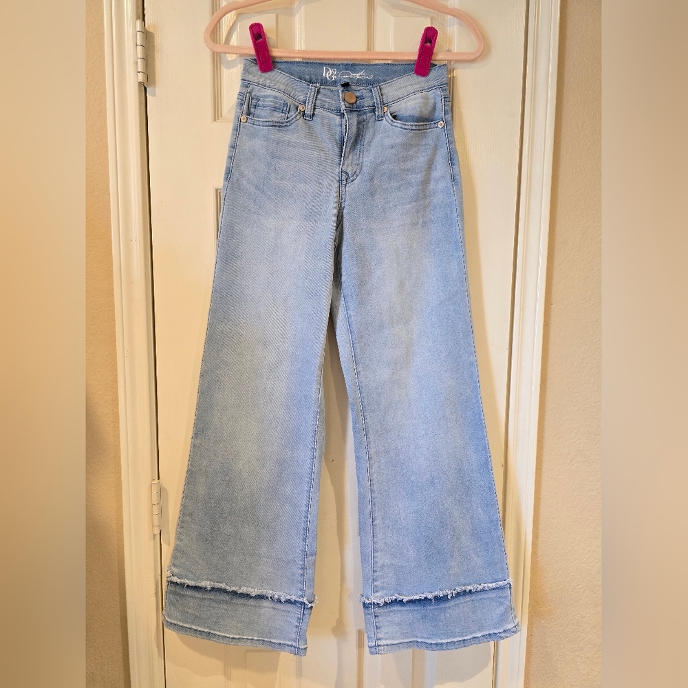 DG2 Diane Gilman Light Blue Wide Leg Denim Jeans Size 2p